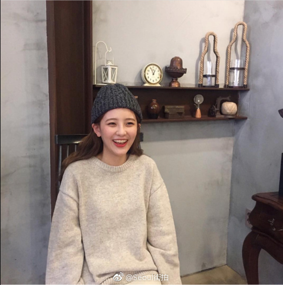 阳光美女自拍_自信的女生都爱笑所以她们运气好