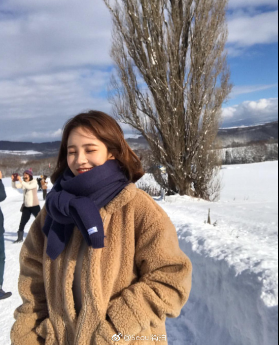 阳光美女自拍_自信的女生都爱笑所以她们运气好