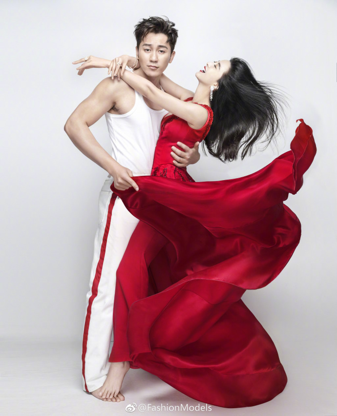 明星情侣范冰冰李晨携手登上ELLE China 2月刊封面