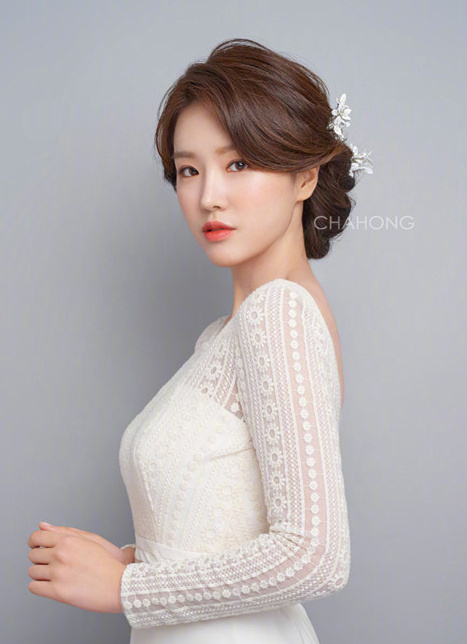 18年新款新娘发型婚纱搭配参考