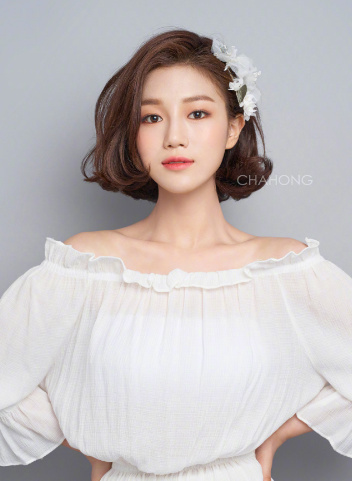 18年新款新娘发型婚纱搭配参考