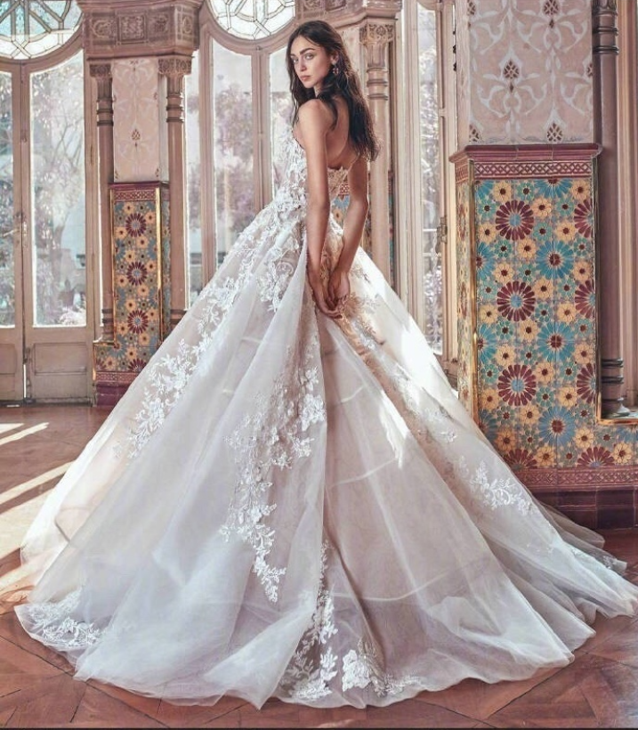 每个女孩的梦想穿上美到窒息的婚纱图片