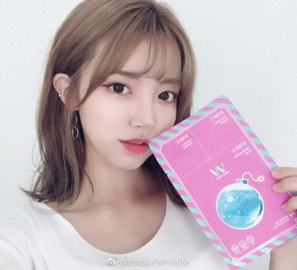 半熟气质hair style齐肩卷发美女自拍照
