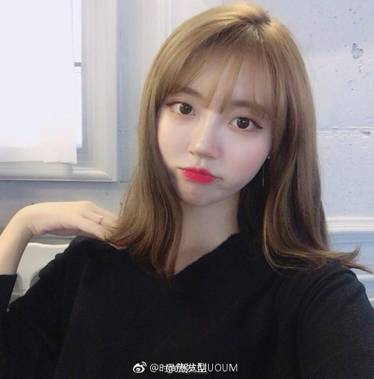 半熟气质hair style齐肩卷发美女自拍照
