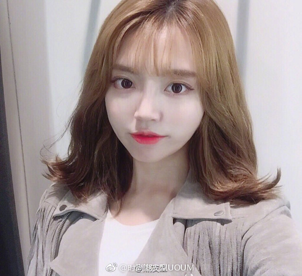 半熟气质hair style齐肩卷发美女自拍照