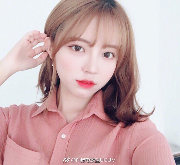 半熟气质hair style齐肩卷发美女自拍照