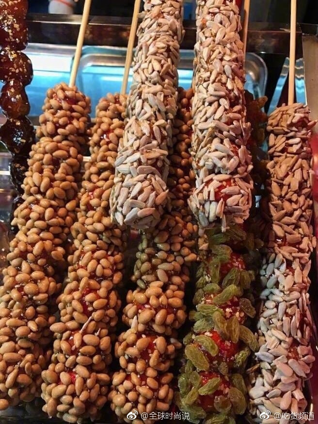 冬天里有一种小吃叫冰糖葫芦图片