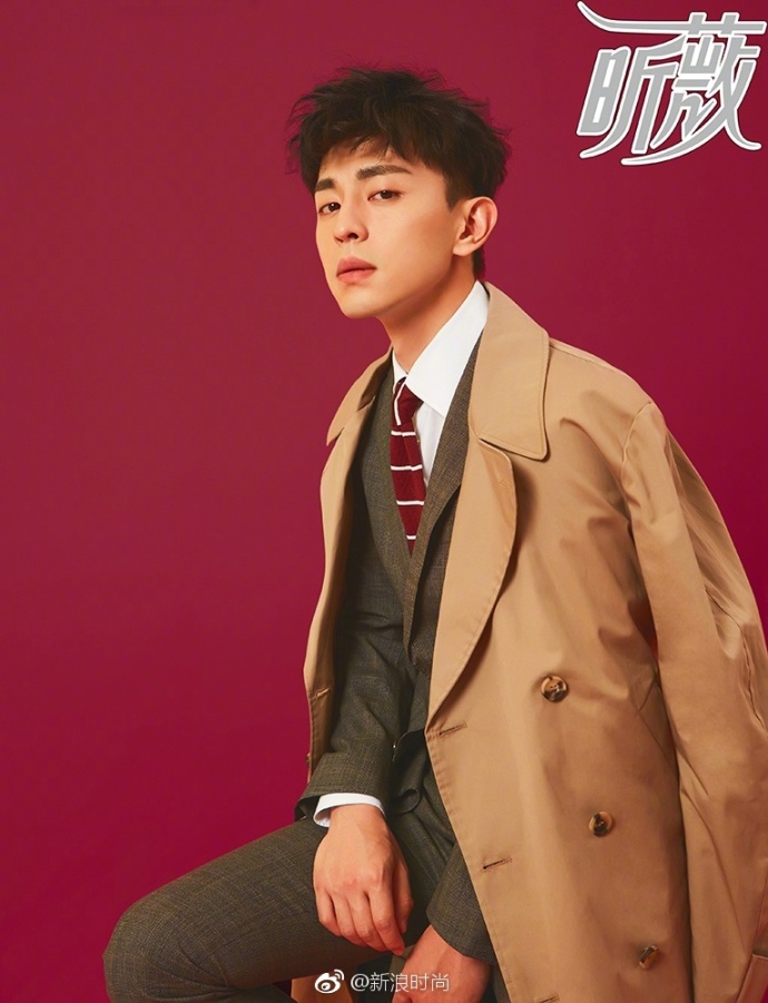 小鲜肉明星帅哥演员邓伦为《昕薇》杂志2月刊拍
