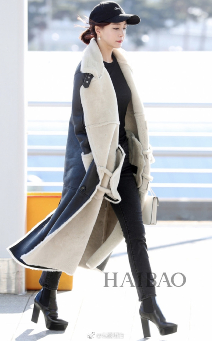 韩国美女明星韩艺瑟仁川机场私服街拍出境