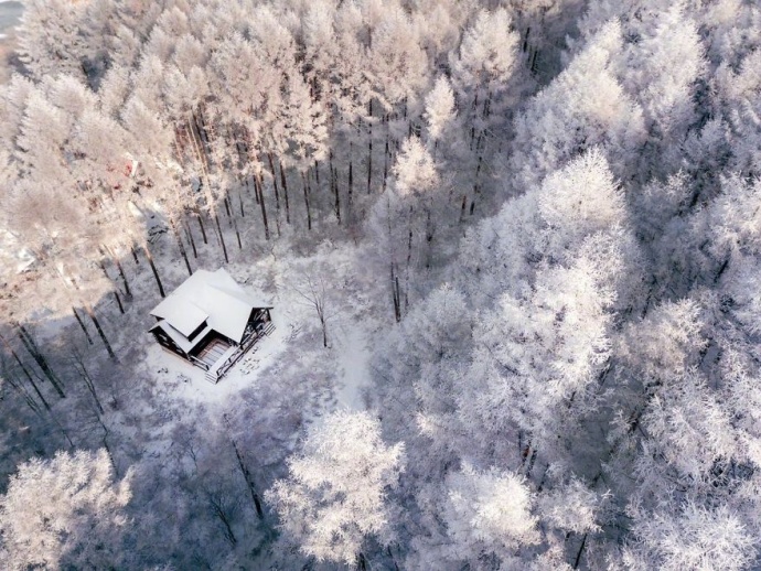 摄影师naagaoshi拍摄的一组日本冬季的雪景有点浪