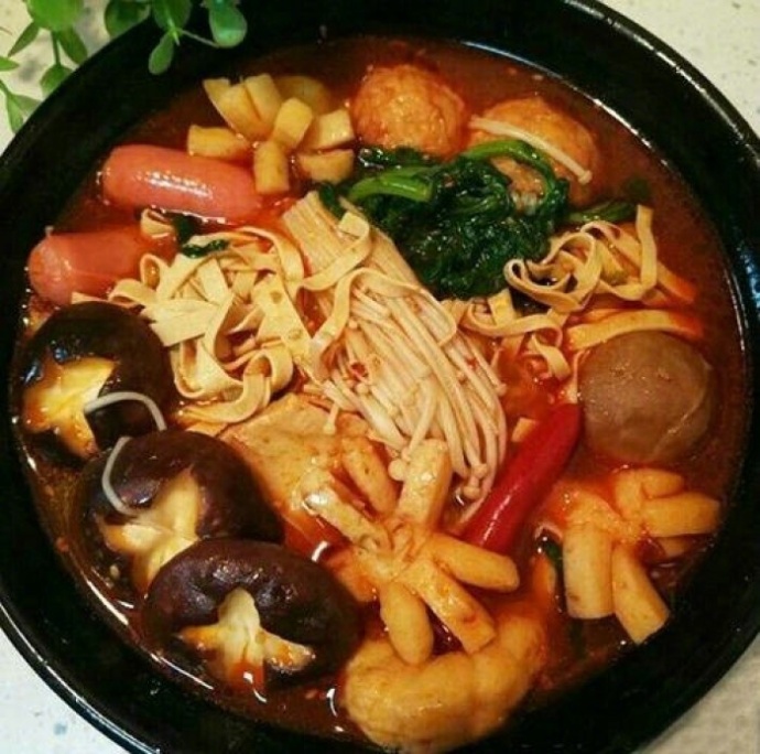 冬夜只想吃碗麻辣烫图片