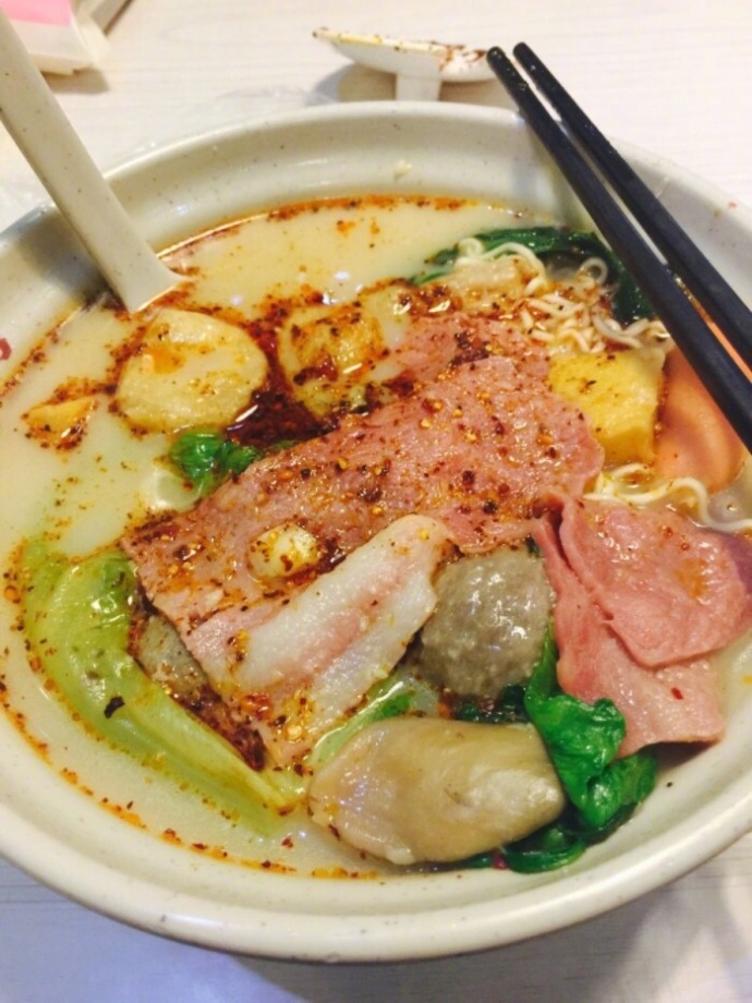 冬夜只想吃碗麻辣烫图片