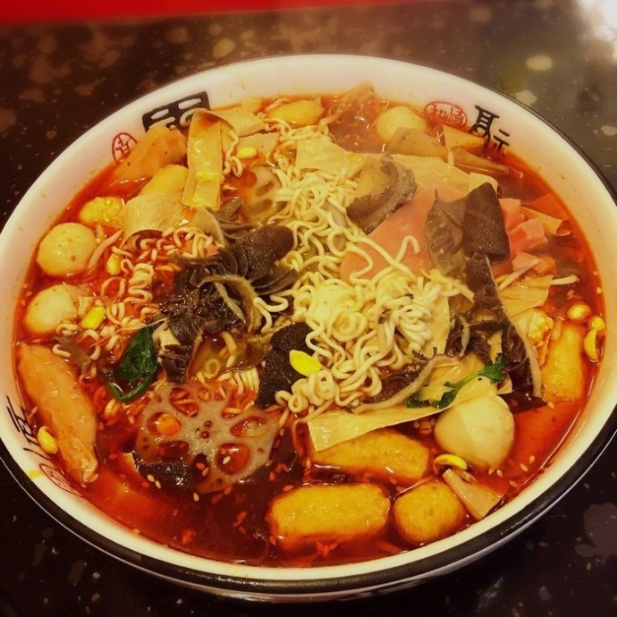 冬夜只想吃碗麻辣烫图片