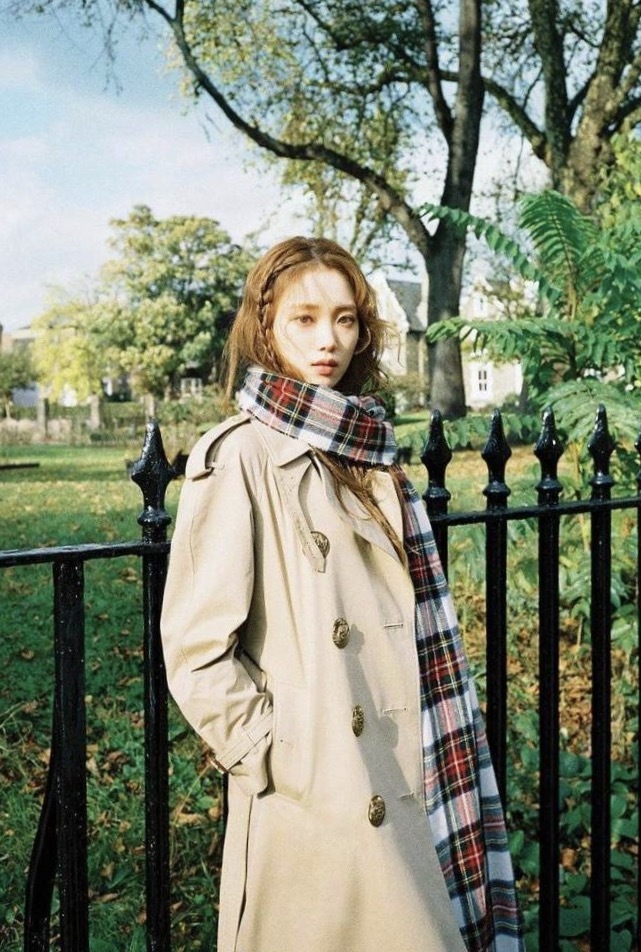 韩国美女明星模特李圣经《Maria Claire》12月刊日系