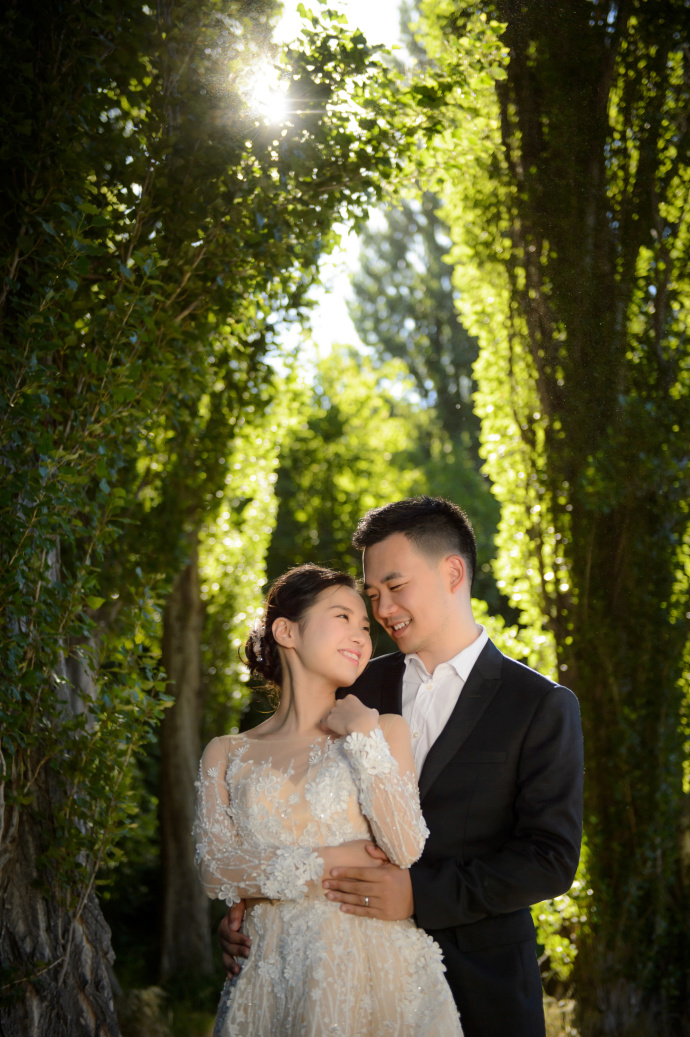 幸福的一对浪漫的结婚婚纱照
