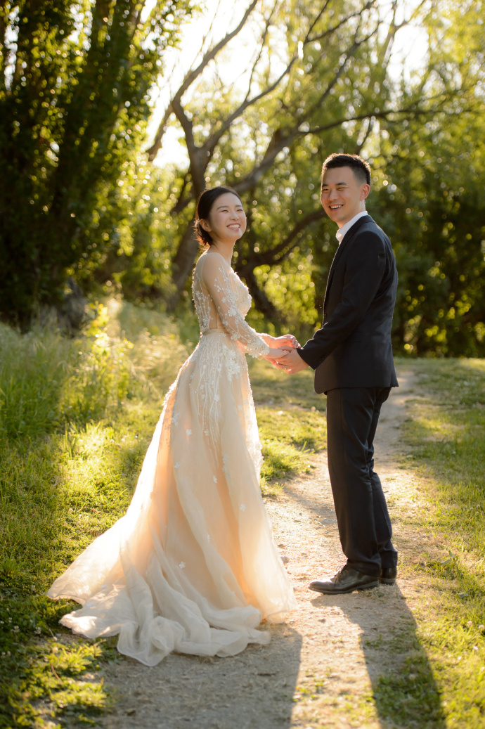 幸福的一对浪漫的结婚婚纱照