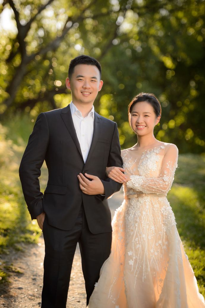 幸福的一对浪漫的结婚婚纱照