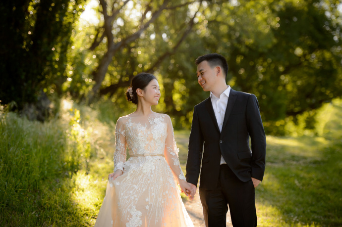 幸福的一对浪漫的结婚婚纱照