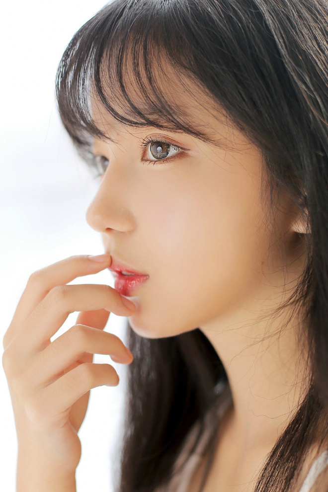 宅男女神酥胸美乳性感吊带诱惑图片