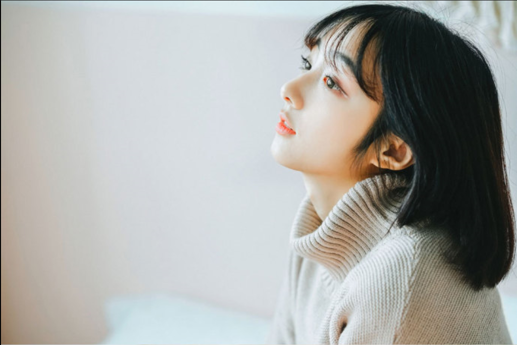 清纯美女戴黎婷短发文艺写真