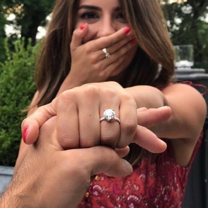 情侣求婚图片:结婚是因为爱情,而不是因为合适
