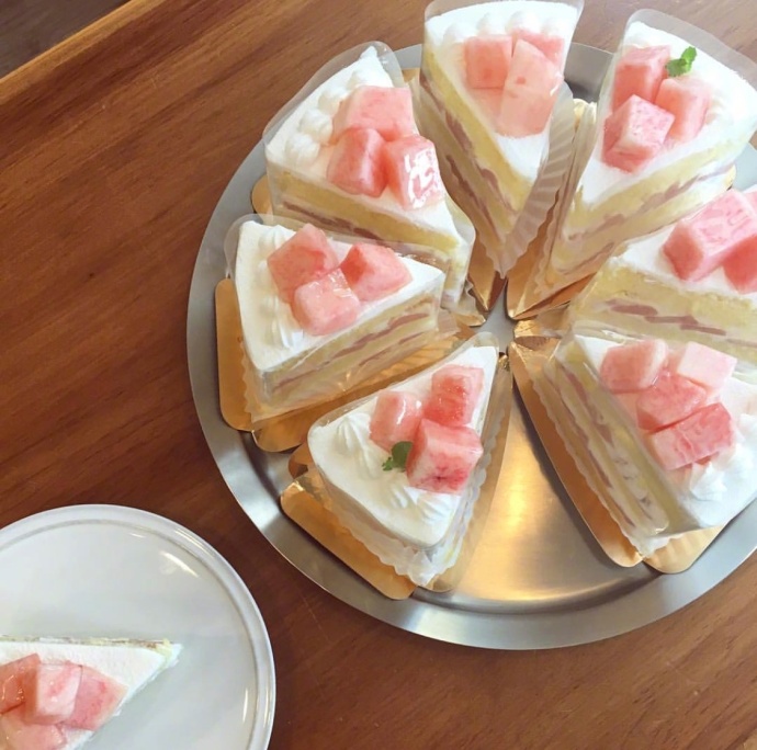 生日蛋糕图片_水蜜桃蛋糕图片