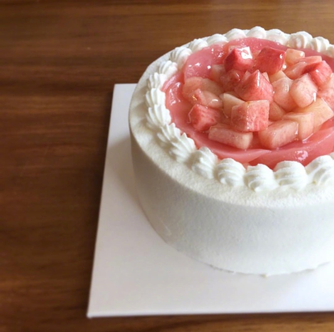 生日蛋糕图片_水蜜桃蛋糕图片