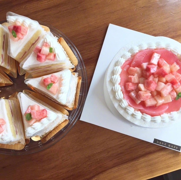 生日蛋糕图片_水蜜桃蛋糕图片