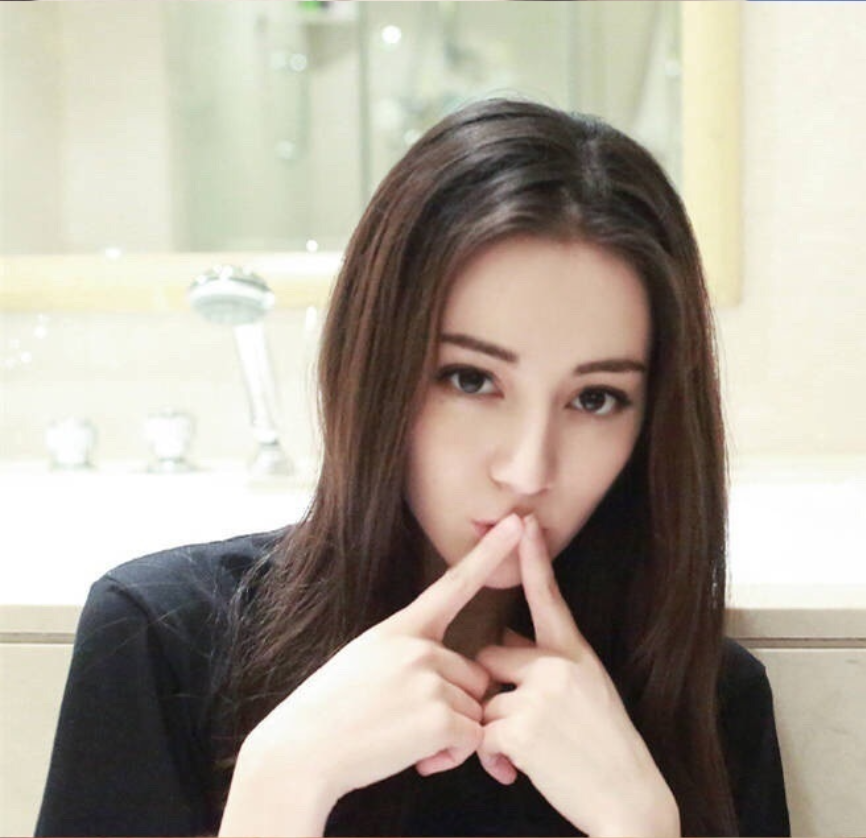 新疆美女明星迪丽热巴的盛世美颜图片​​​真