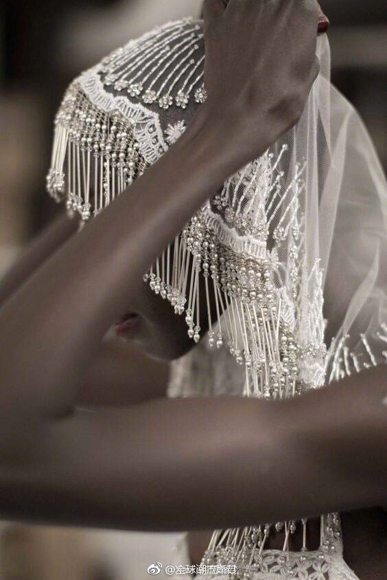 Naeem Khan 2018秋冬婚纱系列让人迷醉的异域新娘图