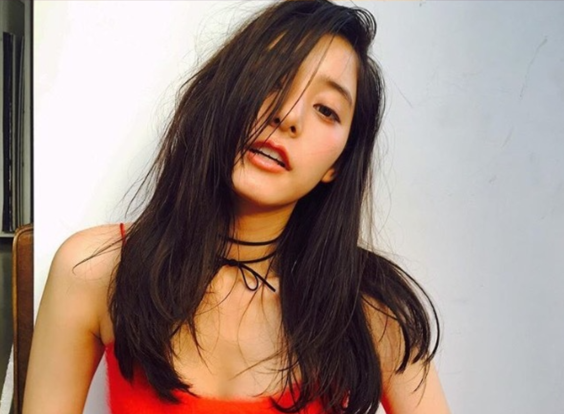 笑起来超漂亮的日本美女明星新木优子图片