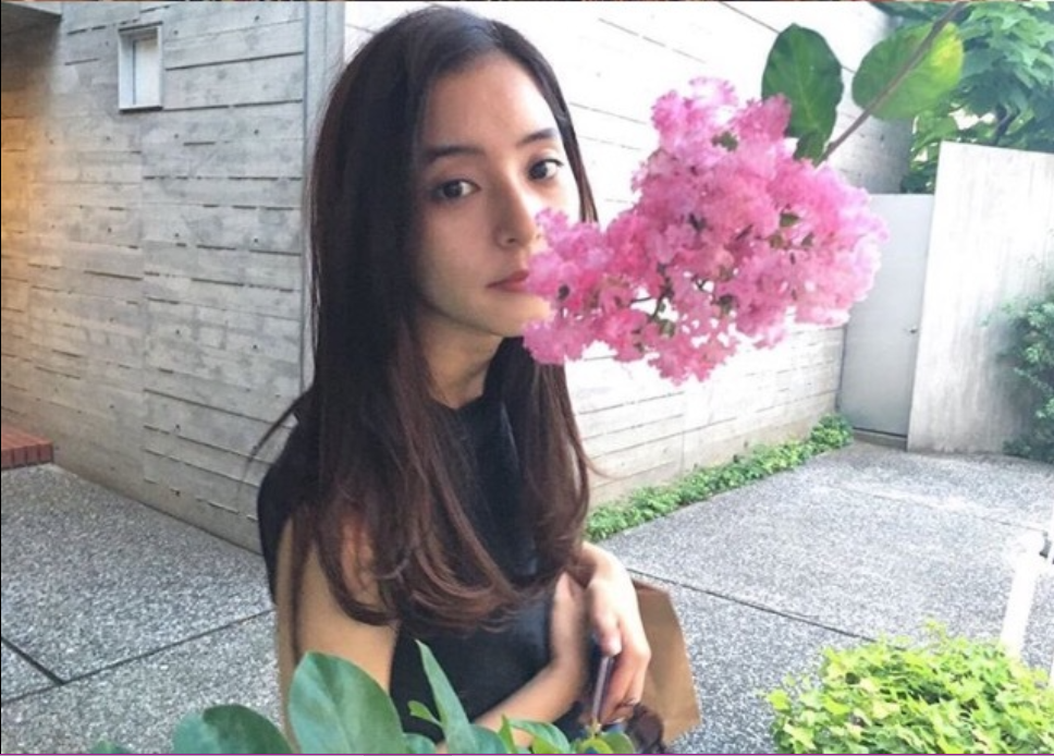 笑起来超漂亮的日本美女明星新木优子图片