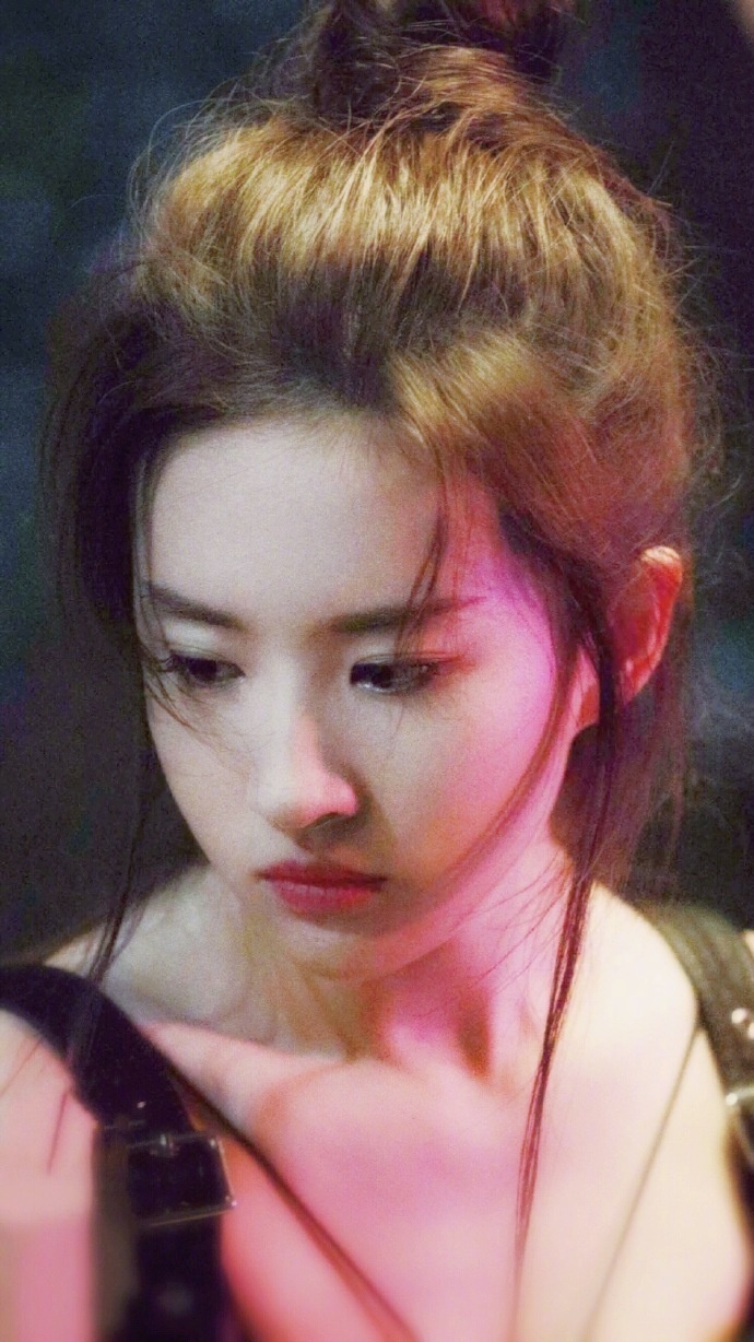 小仙女武汉美女明星刘亦菲唯美侧颜图片