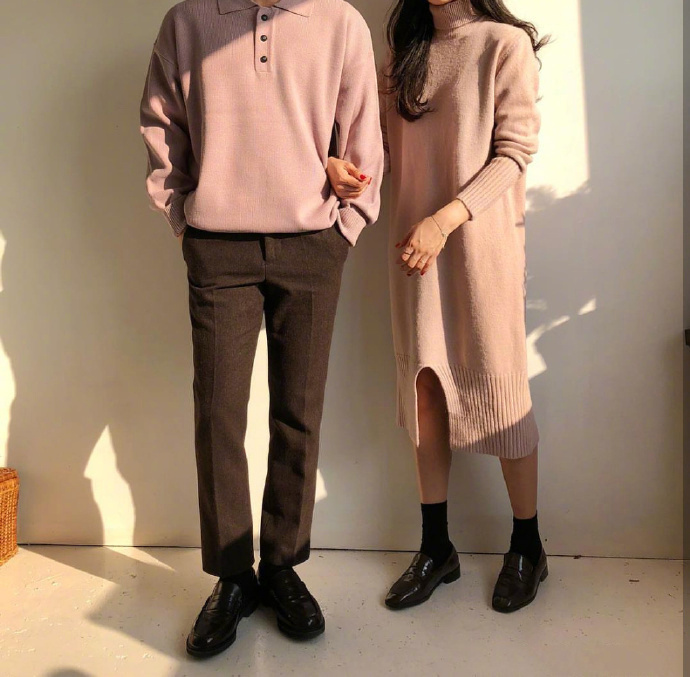 有爱的同色系情侣穿衣搭配示范LOOK