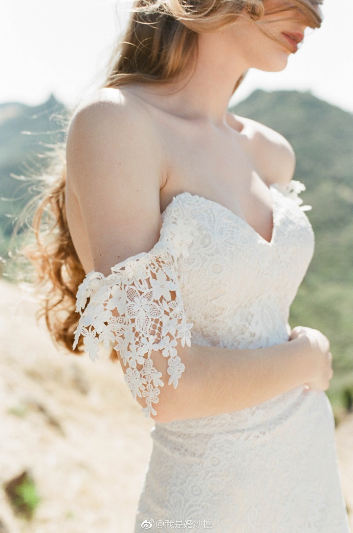 唯美婚纱图片_白色纯净的婚纱图片