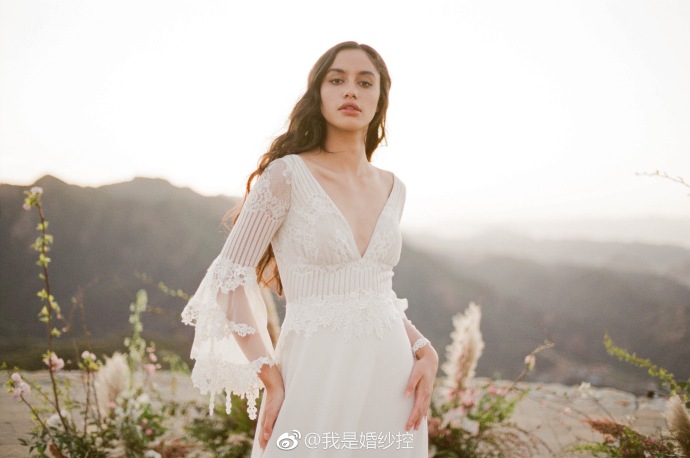 唯美婚纱图片_白色纯净的婚纱图片