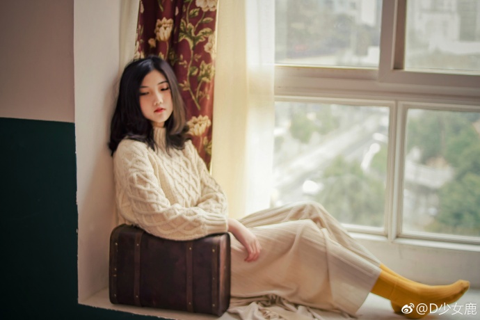 清纯美女纯白色毛衣清纯写真