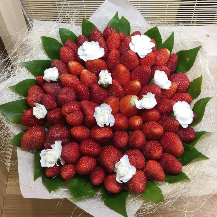 草莓水果花束图片