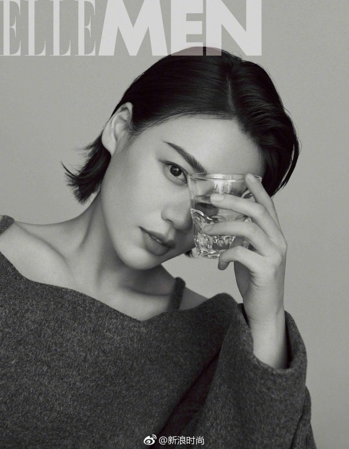 大眼美女明星马思纯登上男刊ELLEMEN封面诠释黑白