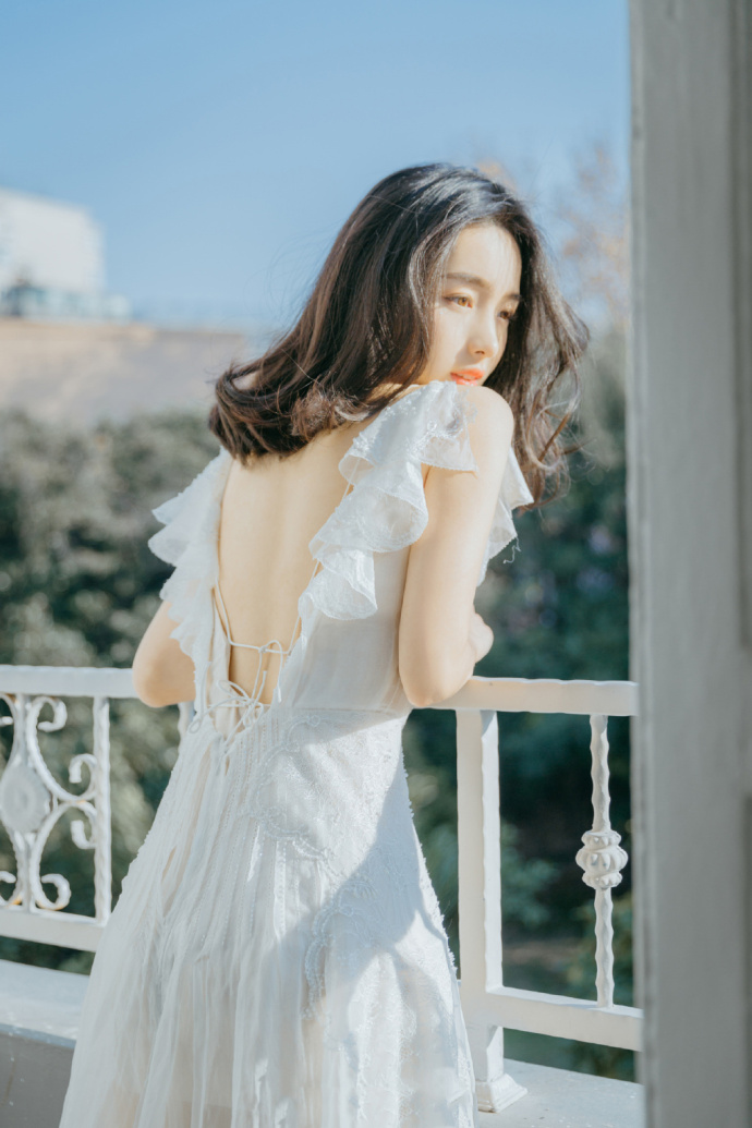 露背性感美女薄纱长裙妩媚写真