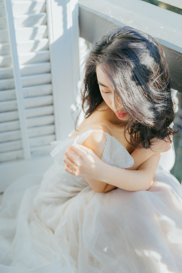 露背性感美女薄纱长裙妩媚写真