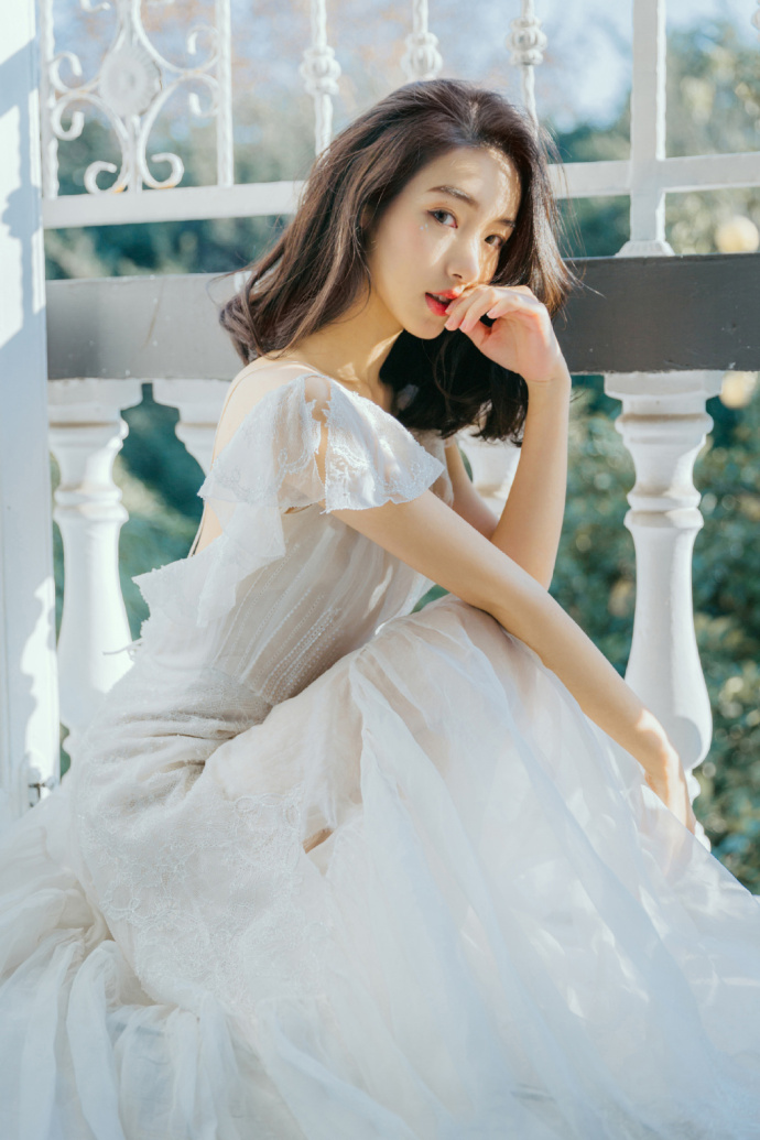露背性感美女薄纱长裙妩媚写真