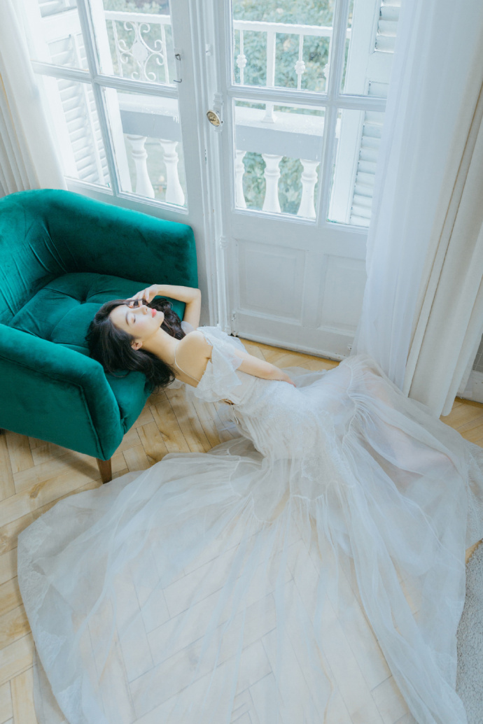 露背性感美女薄纱长裙妩媚写真