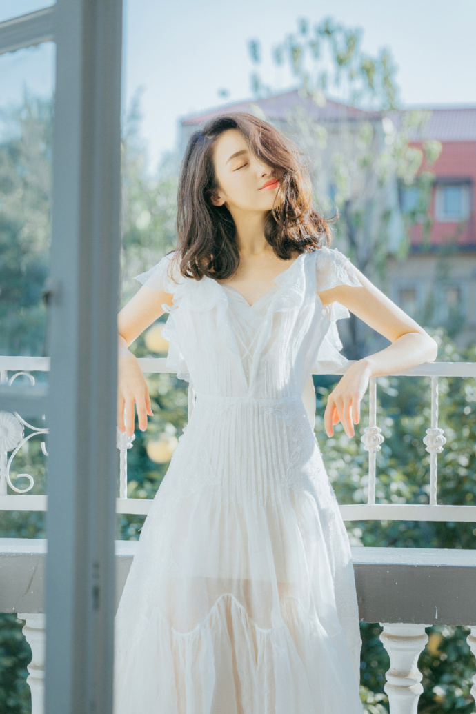 露背性感美女薄纱长裙妩媚写真