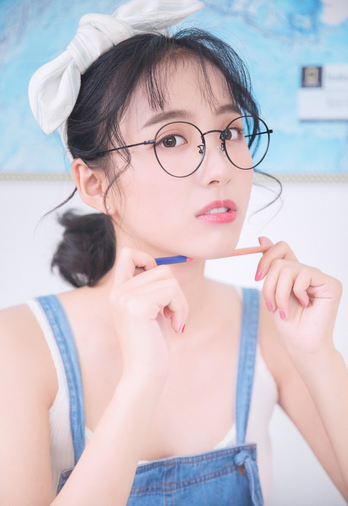 吊带美少女私房清新写真