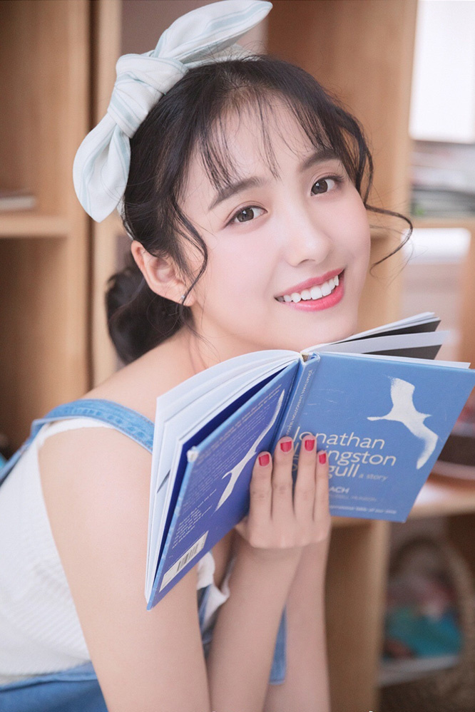 吊带美少女私房清新写真