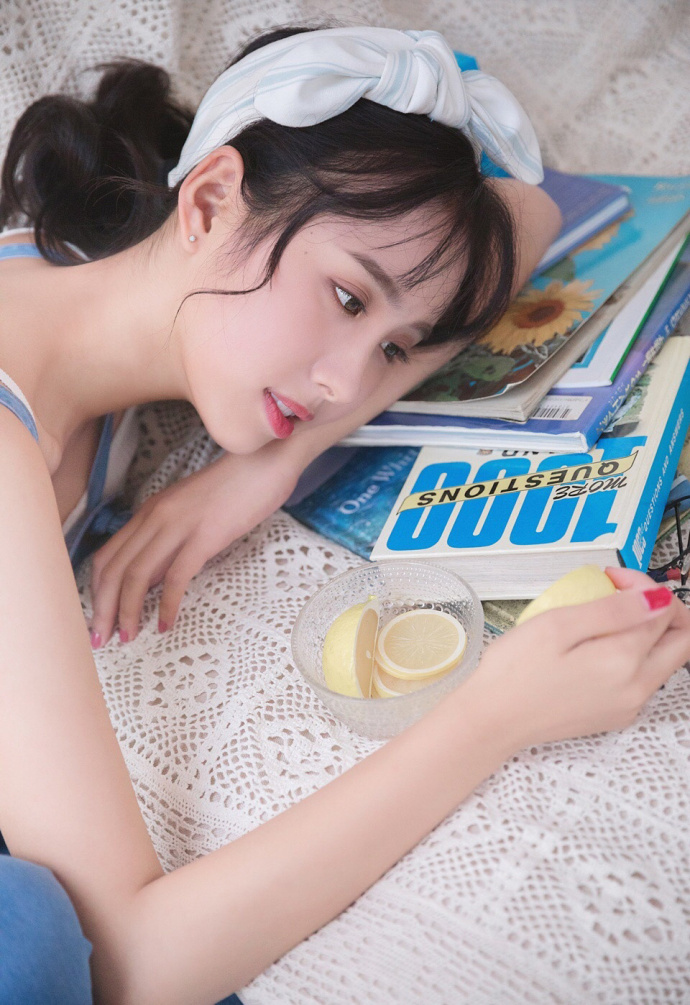 吊带美少女私房清新写真