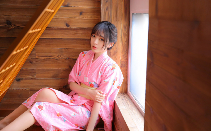 风情尤物美女酥胸长腿诱惑日本和服性感写真 ​