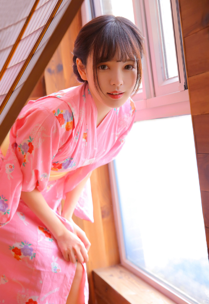 风情尤物美女酥胸长腿诱惑日本和服性感写真 ​