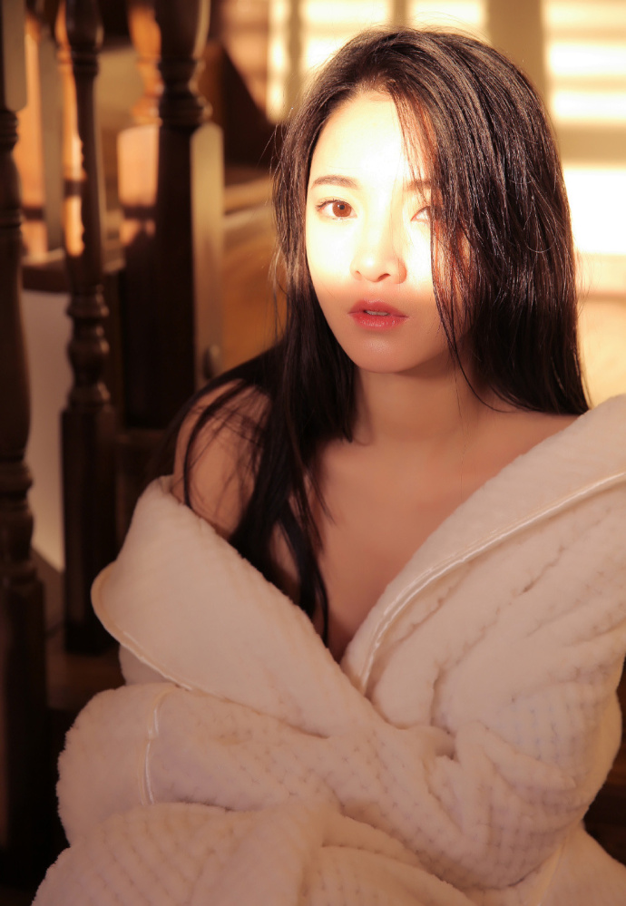 风情尤物美女酥胸长腿诱惑日本和服性感写真 ​